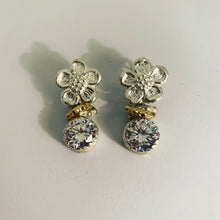 Carica l'immagine nel visualizzatore di Gallery, Orecchino Lottie Light