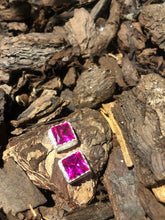 Carica l'immagine nel visualizzatore di Gallery, Orecchino Puntoluce Classico