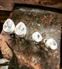 Carica l'immagine nel visualizzatore di Gallery, Orecchino Puntoluce goccia