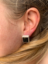 Carica l'immagine nel visualizzatore di Gallery, Orecchino Puntoluce Classico