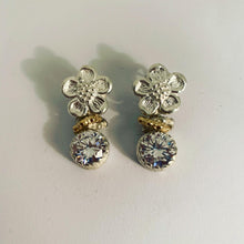 Carica l'immagine nel visualizzatore di Gallery, Orecchino Lottie Light