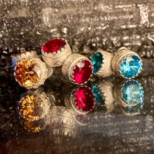 Carica l'immagine nel visualizzatore di Gallery, Orecchino Puntoluce Classico