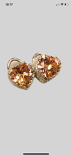 Carica l'immagine nel visualizzatore di Gallery, Orecchino puntoluce cuore