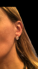 Carica l'immagine nel visualizzatore di Gallery, Orecchino Puntoluce goccia