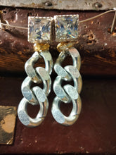 Carica l'immagine nel visualizzatore di Gallery, Orecchini Light&Chain