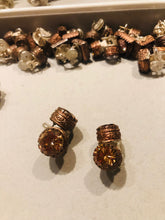 Carica l'immagine nel visualizzatore di Gallery, Orecchino Puntoluce Bronzo