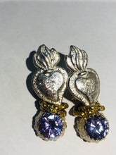 Carica l'immagine nel visualizzatore di Gallery, Orecchini Cuore Sacro light