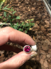 Carica l'immagine nel visualizzatore di Gallery, Orecchino Puntoluce Classico