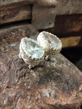 Carica l'immagine nel visualizzatore di Gallery, Orecchino Puntoluce goccia