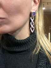 Carica l'immagine nel visualizzatore di Gallery, Orecchini Light&Chain