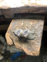 Carica l'immagine nel visualizzatore di Gallery, Orecchino puntoluce cuore