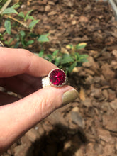 Carica l'immagine nel visualizzatore di Gallery, Orecchino Puntoluce Classico