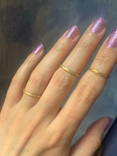 Carica l'immagine nel visualizzatore di Gallery, Minimal Capsule nude oro