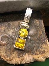 Carica l'immagine nel visualizzatore di Gallery, Ciondolo puntoluce doppio