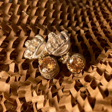 Carica l'immagine nel visualizzatore di Gallery, Orecchini Lottie corona