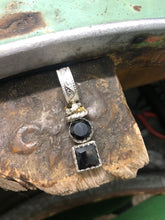 Carica l'immagine nel visualizzatore di Gallery, Ciondolo puntoluce doppio