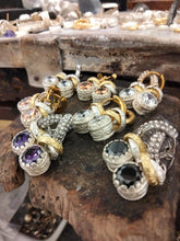 Carica l'immagine nel visualizzatore di Gallery, Orecchini cerchietti pave’