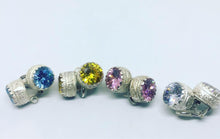 Carica l'immagine nel visualizzatore di Gallery, Orecchino Puntoluce Classico