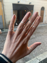 Carica l'immagine nel visualizzatore di Gallery, Minimal Capsule Silver nude