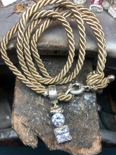 Carica l'immagine nel visualizzatore di Gallery, Ciondolo puntoluce doppio