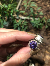 Carica l'immagine nel visualizzatore di Gallery, Orecchino Puntoluce Classico