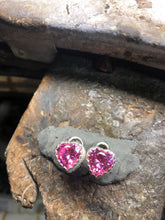 Carica l'immagine nel visualizzatore di Gallery, Orecchino puntoluce cuore