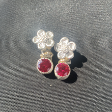 Carica l'immagine nel visualizzatore di Gallery, Orecchino Lottie Light