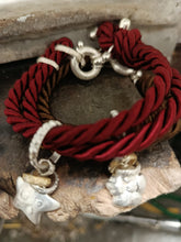 Carica l&#39;immagine nel visualizzatore di Gallery, Bracciale cordino con ciondolino
