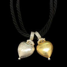 Carica l'immagine nel visualizzatore di Gallery, Ciondolo cuore
