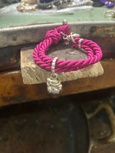 Carica l&#39;immagine nel visualizzatore di Gallery, Bracciale cordino con ciondolino
