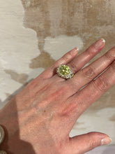 Carica l'immagine nel visualizzatore di Gallery, Anello puntoluce fiorellato
