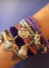 Carica l&#39;immagine nel visualizzatore di Gallery, Bracciale cordino con ciondolino
