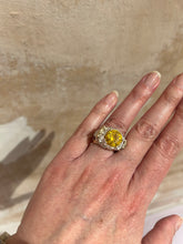 Carica l'immagine nel visualizzatore di Gallery, Anello puntoluce fiorellato
