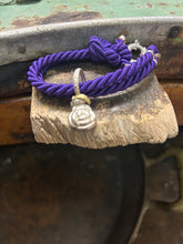 Carica l&#39;immagine nel visualizzatore di Gallery, Bracciale cordino con ciondolino
