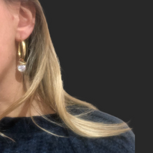 Carica l'immagine nel visualizzatore di Gallery, Orecchini cerchio light grande

