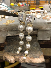 Carica l&#39;immagine nel visualizzatore di Gallery, Orecchini cascata di perle
