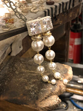 Carica l&#39;immagine nel visualizzatore di Gallery, Orecchini cascata di perle
